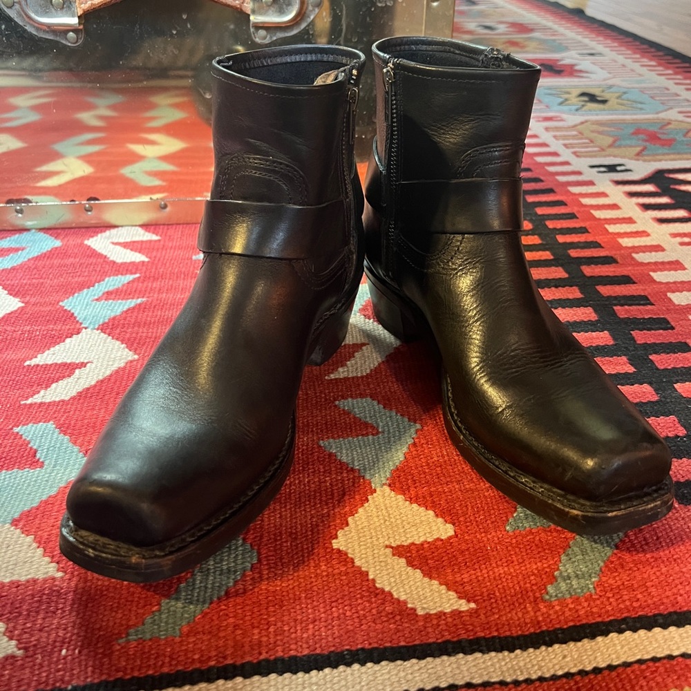 Gently used beautiful Frye boots